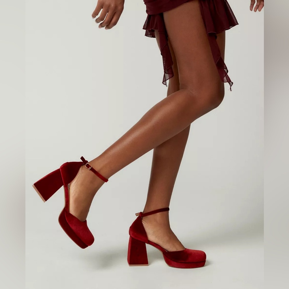 Coconuts by Matisse Misha Velvet Platform Heel Red Ankle Strap Size 10